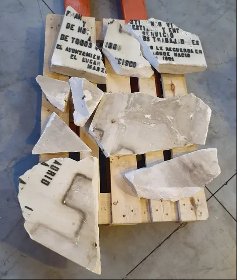 Placa mármol homenaje a FLC