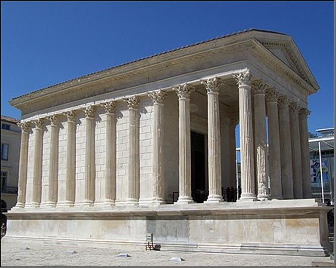 Maison Carrée templo típico de la época romana, en la ciudad de Nimes
