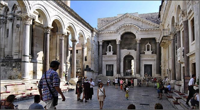 El peristilo del palacio de Diocleciano en Split
