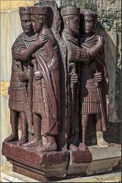 La tetrarquía representada en una escultura que hoy adorna el Palacio Ducal de Venecia