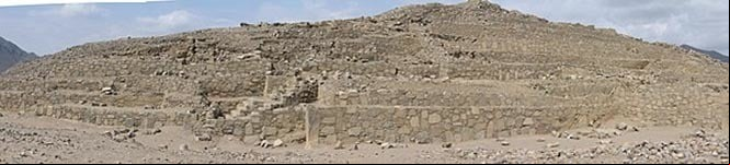 Una de las pirámides de Caral
