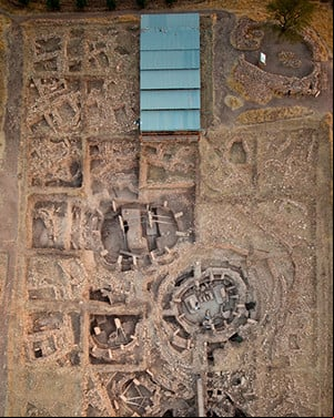 Fotografía aérea mostrando las principales áreas de excavación del yacimiento (2019)